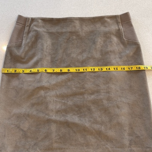 BCBG MaxAzria Camel Suede Skirt Size M - Picture 11 of 12